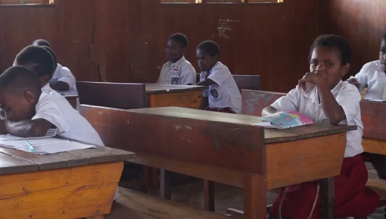 Anak-anak sekolah di SD YPPK St. Agustinus Yapimakot, Oksibil, Pegunungan Bintang